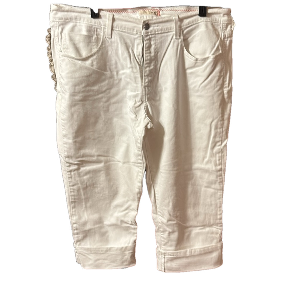 Levi's Women’s 515 White Capri Jeans
Measurements in pics / have some stretch - Picture 7 of 8